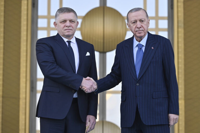 Spravedlivý mír na Ukrajině musí vyhovovat oběma stranám, řekl Fico