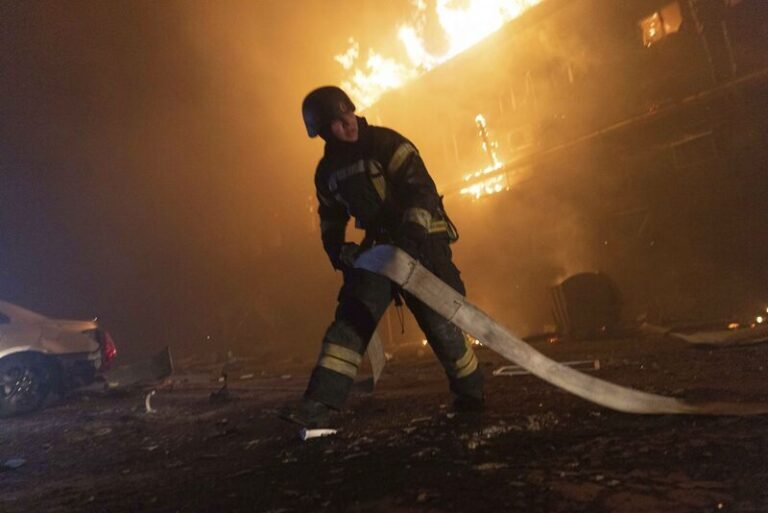 Ruské drony napadly Charkov a Oděsu, zranily podle úřadů osm lidí