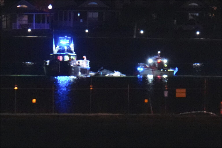 Ve Washingtonu se srazilo letadlo s 60 cestujícími a vojenský vrtulník