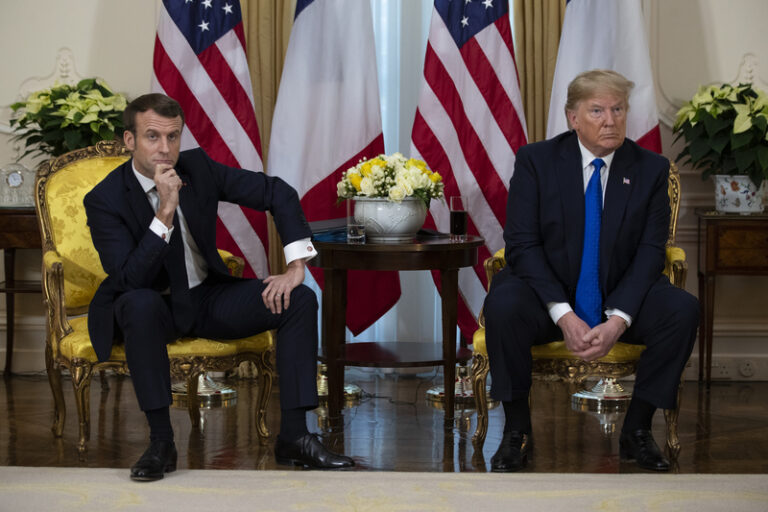 Macron v pondělí navštíví Bílý dům, ve čtvrtek na návštěvu přijede Starmer