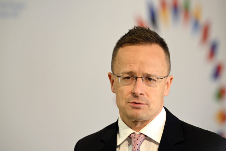 Deník N: Prahu navštívil maďarský ministr zahraničí, setkal se s Babišem