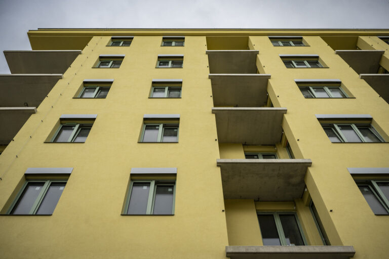 Analýza: Úmrtnost by do 10 let mohla snížit ceny nemovitostí v menších městech