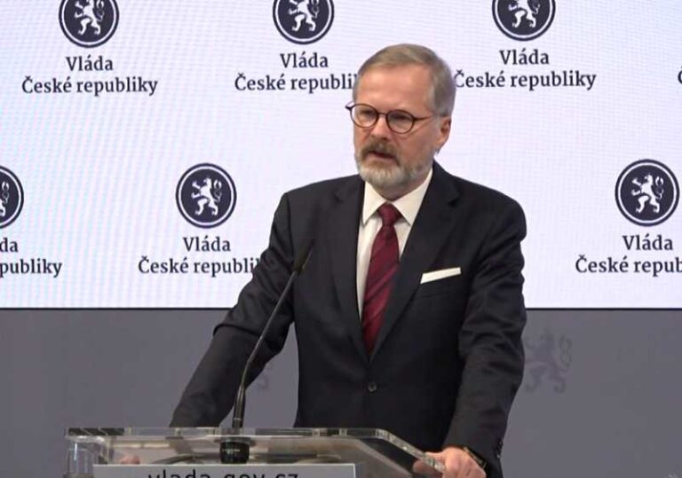 Fiala svolal jednání ministerstva a organizátorů sbírky na drony