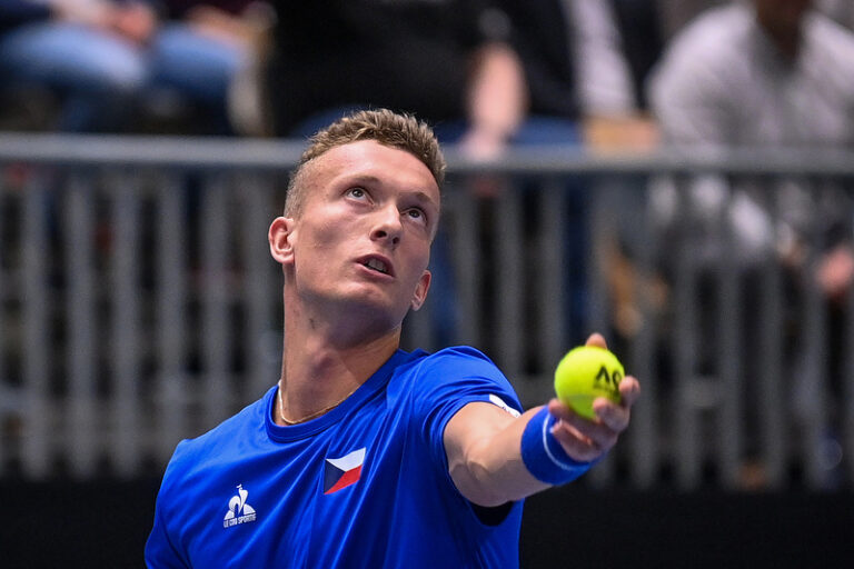 Lehečka postoupil v Dauhá do čtvrtfinále, může si zahrát s Alcarazem