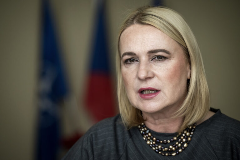 Podezření ohledně dovozu dronů na Ukrajinu se šetří, řekla Černochová