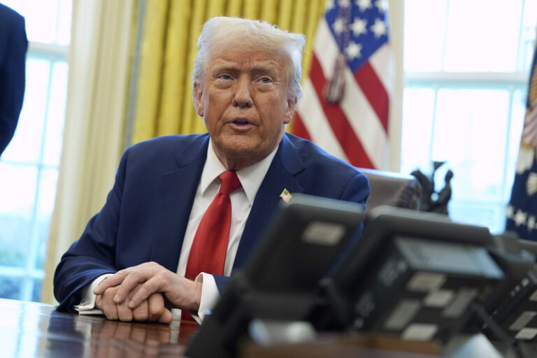 NYT: Trump po návratu do Bílého domu bezostyšně přehlíží zákony