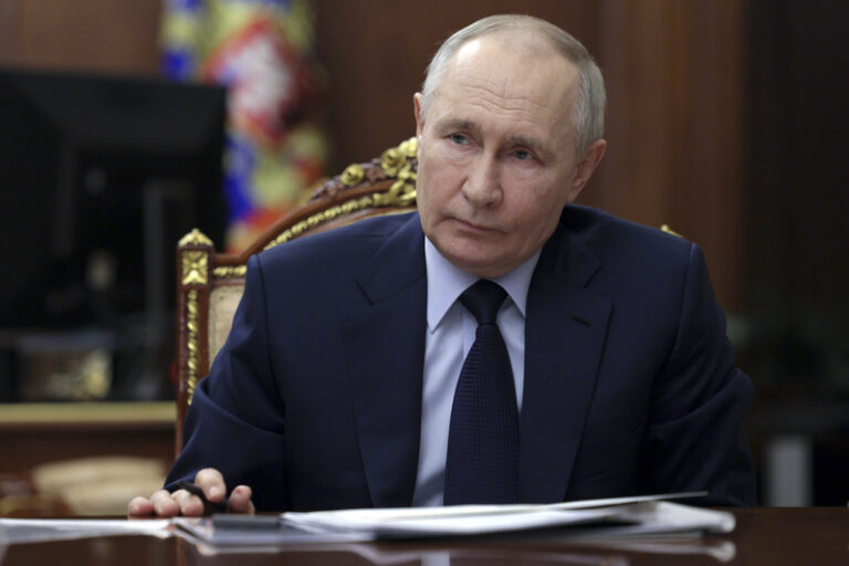 Putin: Kontakty s Trumpovou vládou vzbuzují naděje, Západ je chce zmařit