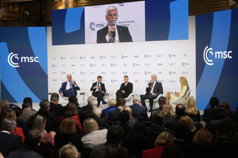 Evropa musí být součástí jednání o míru na Ukrajině, řekl prezident Pavel