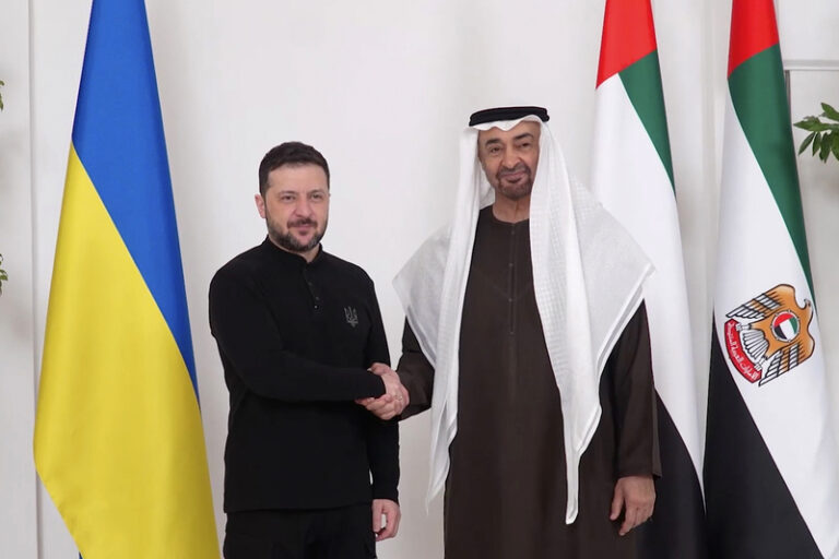 Ukrajina nemůže uznat jakékoliv dohody o nás bez nás, řekl Zelenskyj