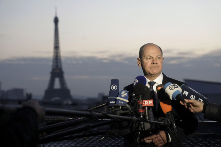 Evropští lídři chtějí zvýšit výdaje na obranu, vyslání vojáků nyní Scholz odmítl