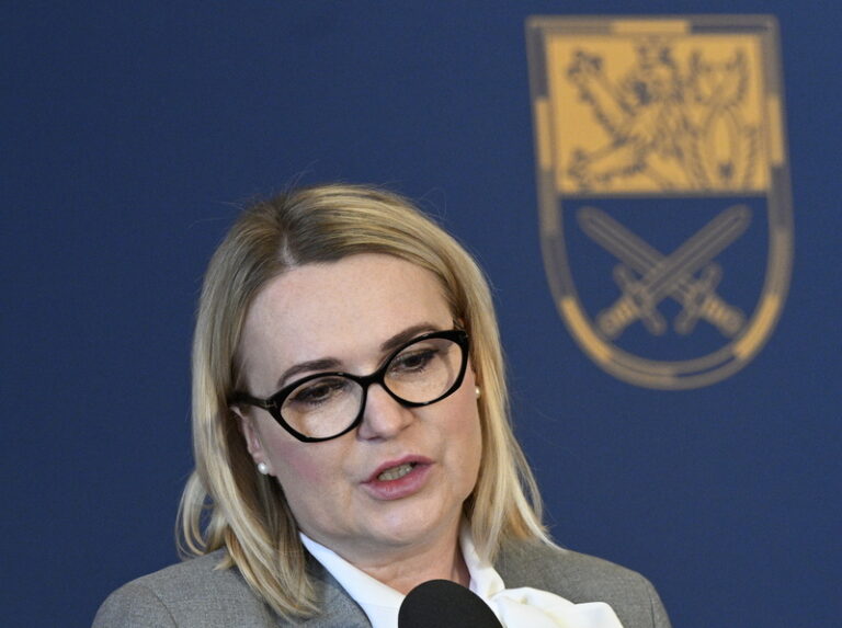 Černochová navštívila Ukrajinu, předala pomoc vojákům z okolí Charkova