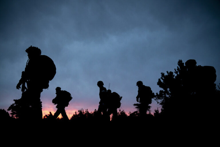 Rakušan podporuje českou účast v mírových sborech na Ukrajině, Babiš je proti