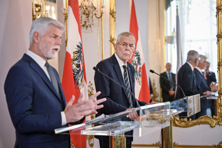 Ve Slavkově u Brna budou dnes jednat prezidenti Česka, Slovenska a Rakouska