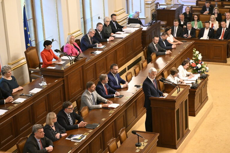 Pavel se ve středu zúčastní mimořádné schůze Sněmovny