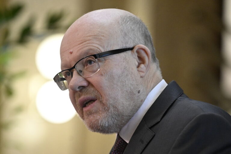 Válek je na Ukrajině, navštíví nemocnice, jež ČR pomáhá rekonstruovat