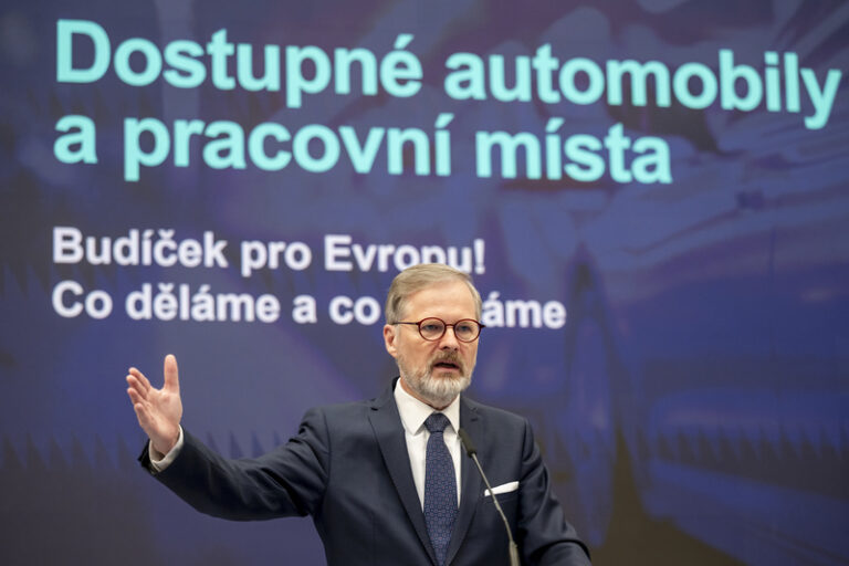 Vláda projedná jednotné měsíční hlášení zaměstnavatelů i materiál o lithiu