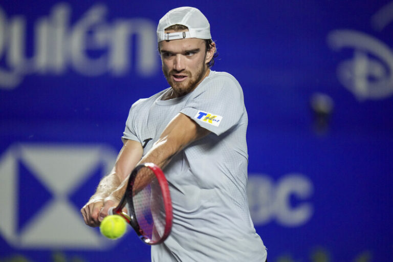 Macháč před zápasem proti Menšíkovi odstoupil kvůli nemoci z turnaje v Miami