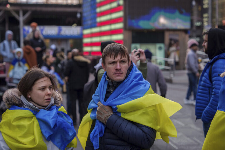 Průzkum: Ukrajinu podporuje 52 procent Američanů, Rusko čtyři procenta