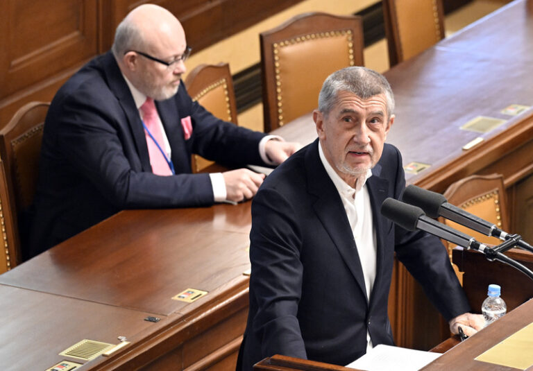 Babiš: Řešení války na Ukrajině není v posílání zbraní, ale v diplomacii