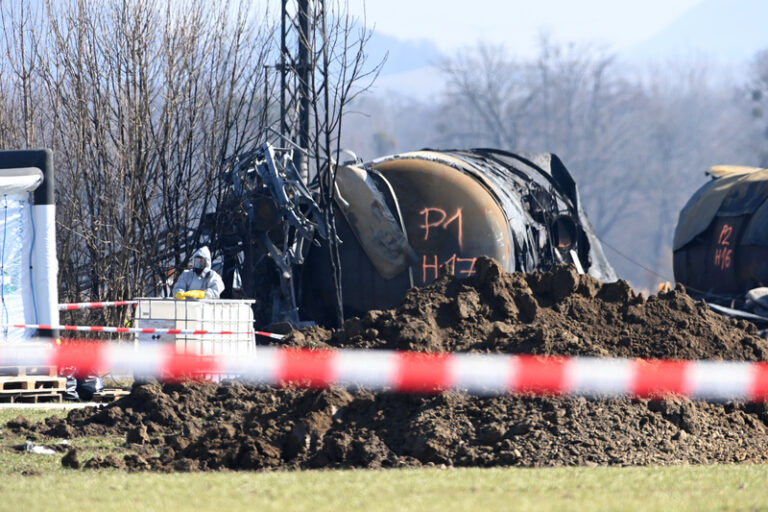 Hejtman kvůli šíření benzenu vyhlásil v okolí Hustopečí stav nebezpečí