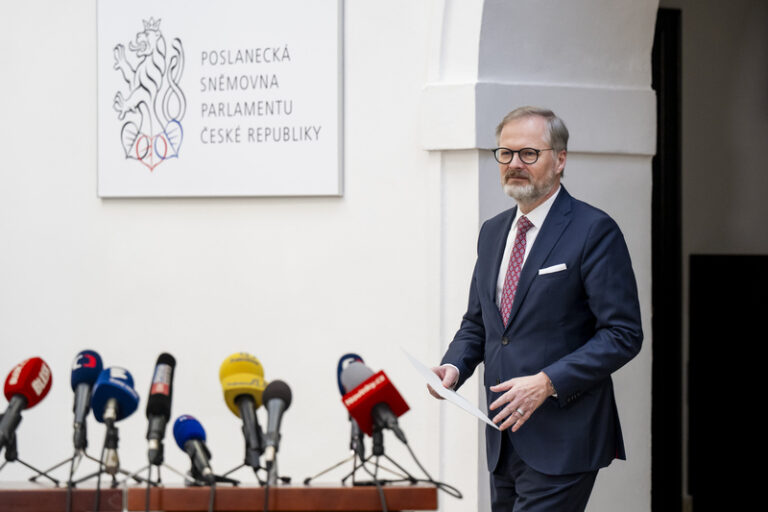 Fiala chce trvalejší shodu na obraně, Babišovi vyčítá manipulace