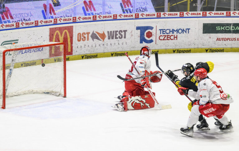 Hokejisté mistrovského Třince vstoupili do play off prohrou v Litvínově