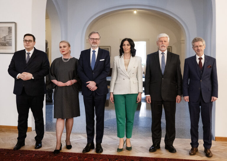 Nejvyšší ústavní činitelé se sešli k mimořádné debatě o zahraniční politice