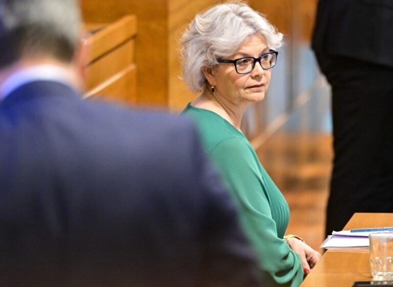 Silný nesouhlas vyvolala slova senátorky Kovářové, že se nebojí Putina