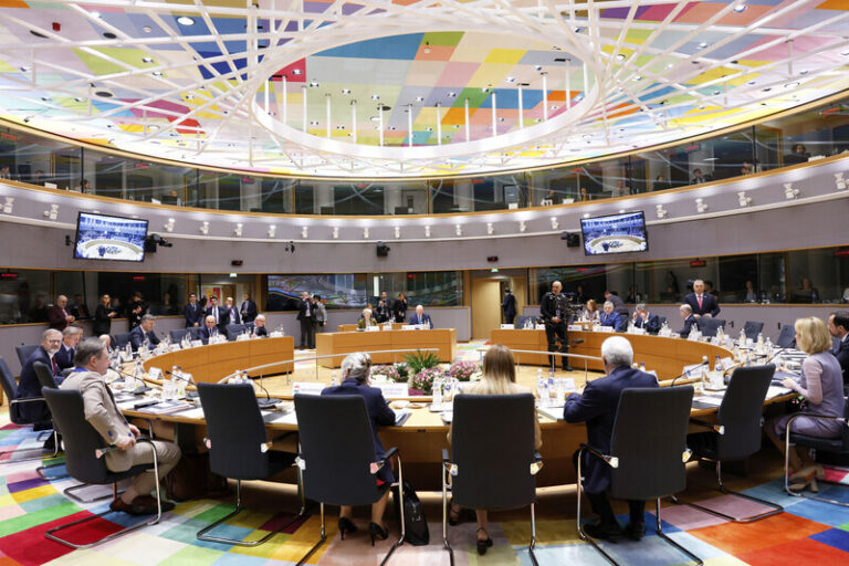 Lídři 26 zemí EU vyzvali Rusko k ukončení války, Orbán text nepodpořil