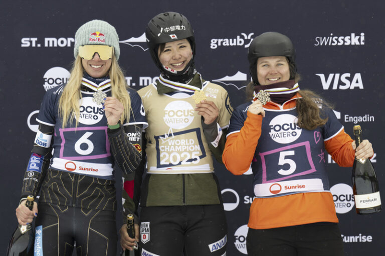 Ledecká přidala k titulu na MS stříbro v paralelním slalomu