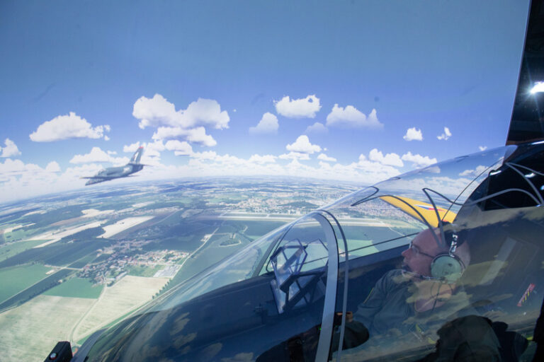 V Pardubicích začne v novém centru výcvik pilotů na simulátoru L-39 Skyfox