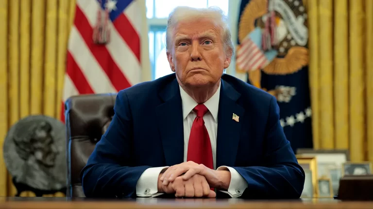 Trump znovu otvírá jadernou éru. A svět drží dech