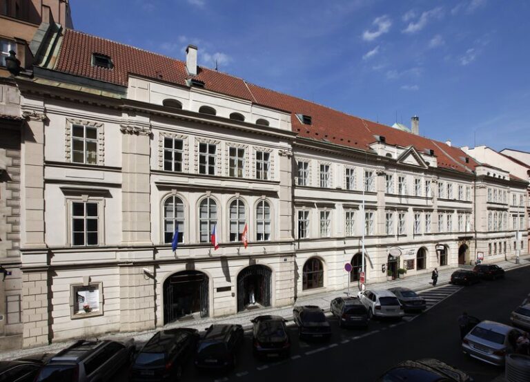 Soud zrušil verdikt, podle nějž měla SOCDEM platit stamiliony