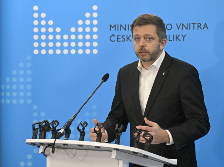 Rakušan bude dnes jednat s odboráři o plánovaném zvyšování platů