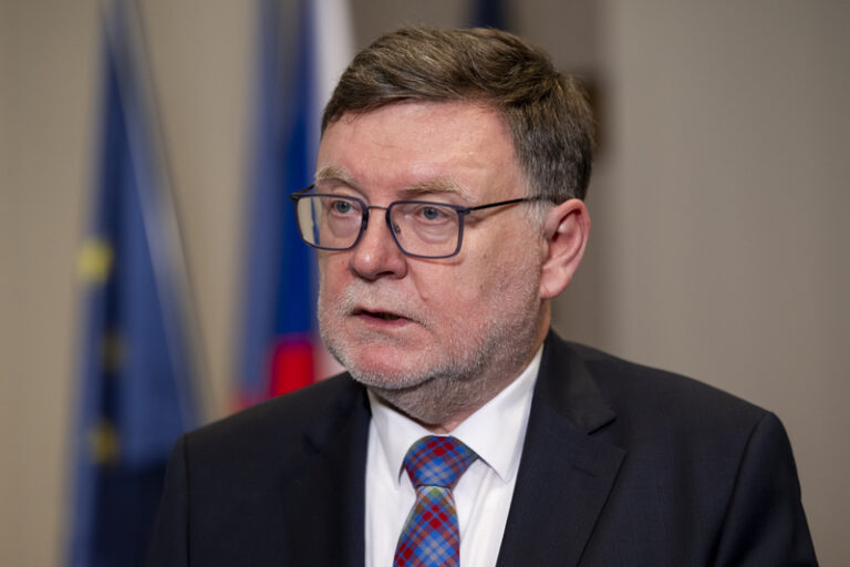 Stanjura vítá Trumpovo rozhodnutí o clech, Jurečka mluví o nekompetentnosti