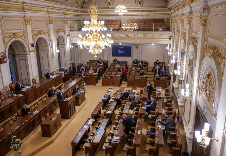 Bartoš vyzval poslance ke schválení původní verze zákona o podpoře bydlení