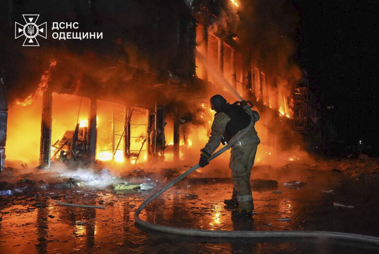 Rusko provedlo rozsáhlý dronový útok na Oděsu, hlásí ukrajinské úřady