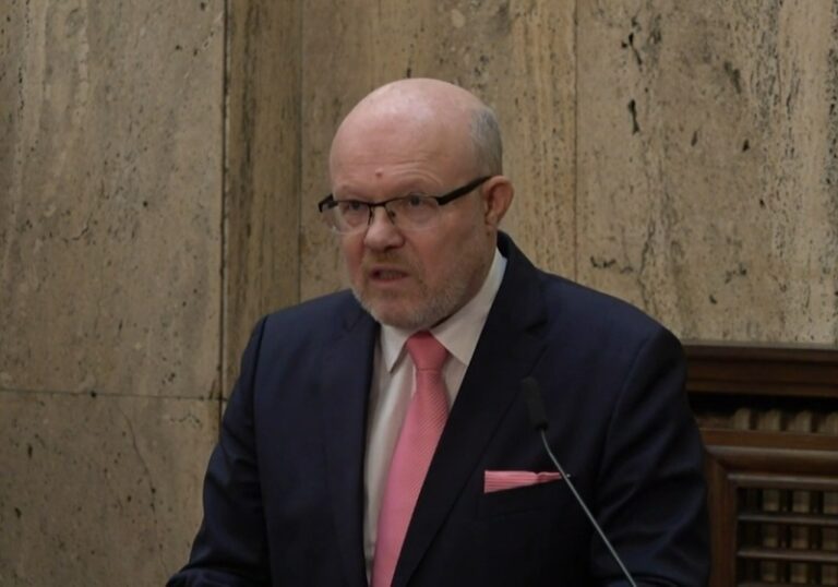 Pacienti nezískají právo připlácet si za lepší péči, Sněmovna návrh odmítla