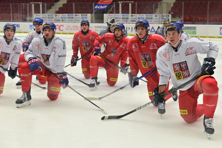 Hokejová reprezentace zahájila v Karlových Varech přípravu na MS