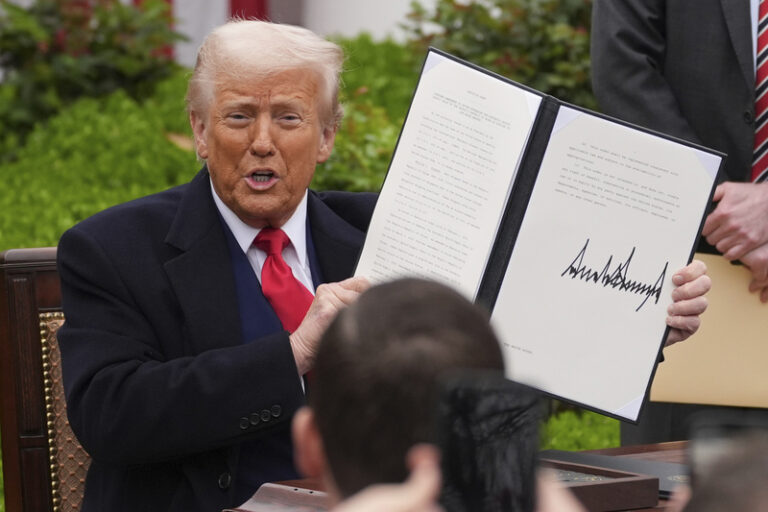 NYT: Trumpova cla pozastavily ekonomické turbulence, nešlo o strategii