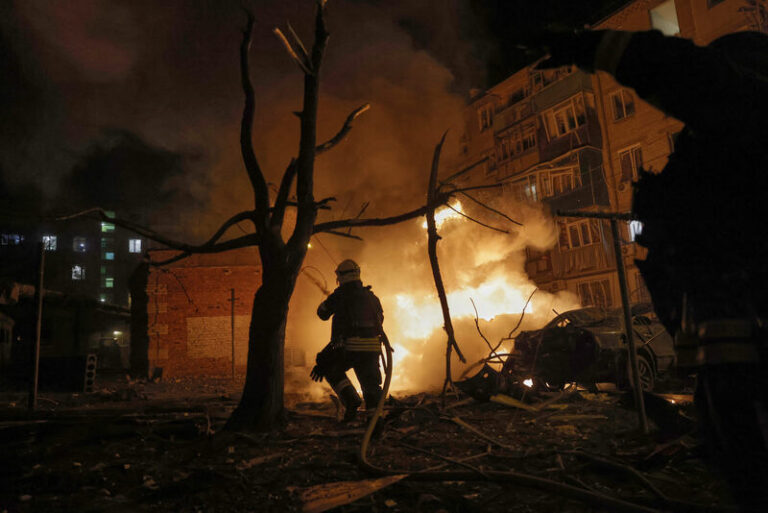 Ruský útok na Dnipro: tři lidé zemřeli, 30 zraněných