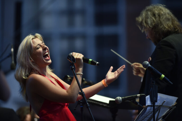 Zemřela zpěvačka a herečka Anna Julie Slováčková