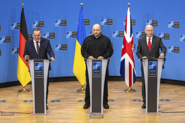 Spojenci slíbili Ukrajině novou vojenskou pomoc přes 21 miliard eur