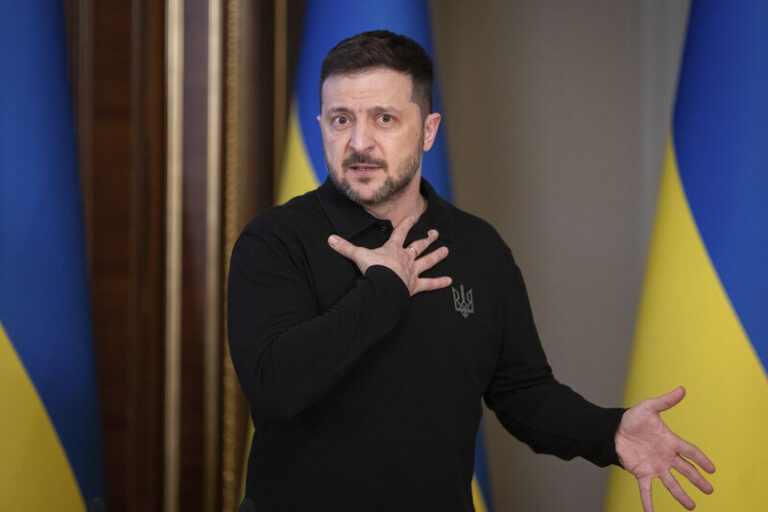 Zelenskyj: Ruská armáda opakovaně porušila velikonoční příměří
