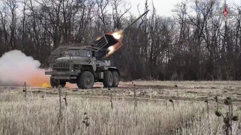 Měsíc částečného příměří dle Kremlu uplynul, Putin nevydal nový pokyn