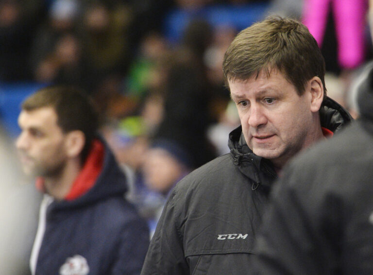 Janecký zůstává ve funkcích, opozice v Pardubicích s jeho odvoláním neuspěla