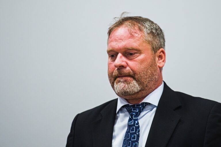 Kárný senát odvolal z funkce žalobce Solara, důvodem je nedbalost