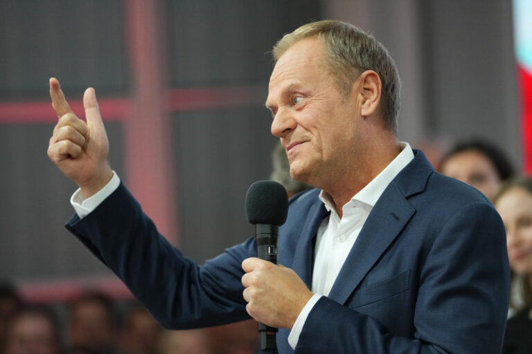 Tusk: Za loňským požárem nákupního centra ve Varšavě stálo Rusko