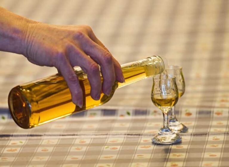 Odborníci: Dvě třetiny spotřeby alkoholu v ČR vypije pětina pijáků