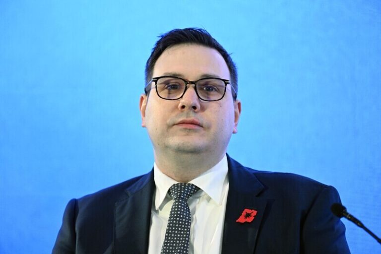 Ruské vměšování, uvedl Lipavský k výzvě vyšetřit zničení sochy v Teplicích